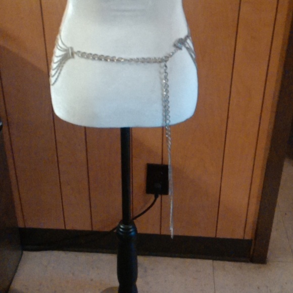 Frederick's of Hollywood Beautiful chain belt total length 44" - Picture 4 of 4